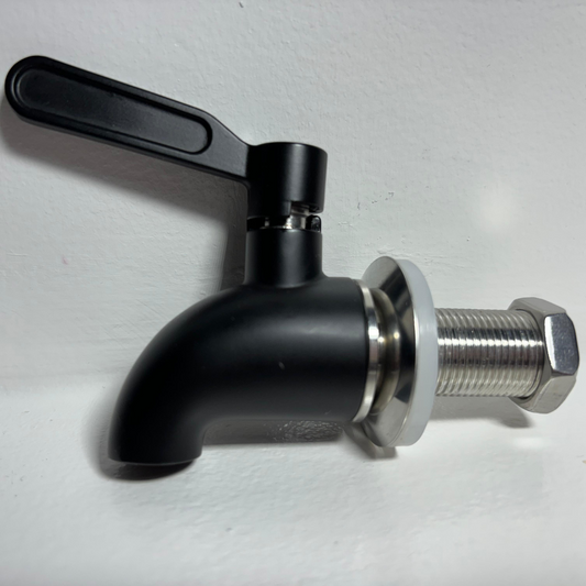 zwart rvs kraantje voor de AquaPro waterfilter
